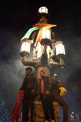 December 6, 2022, Barcelona, Catalonia, Spain: the large Moroccan population residing in Catalonia, goes out to celebrate the classification and defeat against Spain in the streets of the center of Barcelona Barcelona Spain - ZUMAr179 0196192551st Copyright: xEricxRenomx