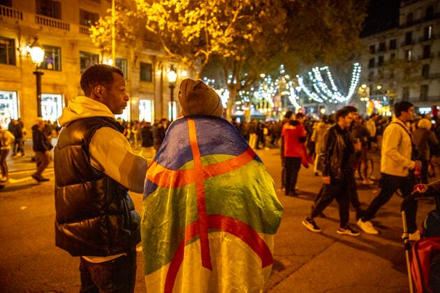 Celebration Of Morocco s Victory Against Spain In Barcelona Thousands of people take to the streets of Barcelona to celebrate the victory of the Moroccan national football team against Spain in the framework of the Qatar World Cup 2022. Fans have flown flags from Morocco and several Maghreb countries and lit flares and fireworks. In Barcelona, Catalonia, Spain on 6 December 2022. Barcelona Spain  Copyright: xAlbertxLlopx originalFilename:salame-celebrat221206_npSly.jpg