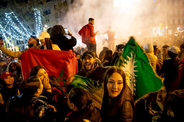 Celebration Of Morocco s Victory Against Spain In Barcelona Thousands of people take to the streets of Barcelona to celebrate the victory of the Moroccan national football team against Spain in the framework of the Qatar World Cup 2022. Fans have flown flags from Morocco and several Maghreb countries and lit flares and fireworks. In Barcelona, Catalonia, Spain on 6 December 2022. Barcelona Spain  Copyright: xAlbertxLlopx originalFilename:salame-celebrat221206_npCXV.jpg