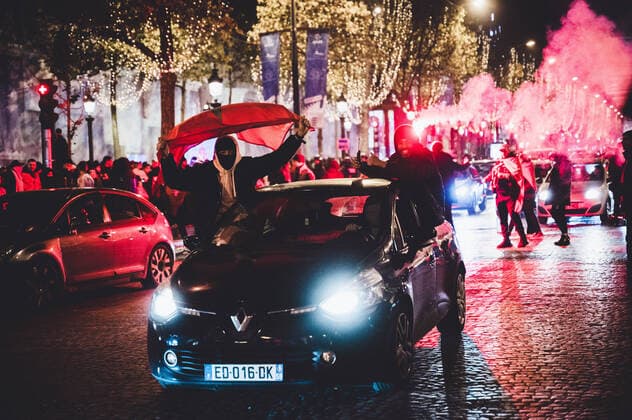 Moroccan Football Team Supporters Celebrate Victory In Paris Supporters of the Moroccan national football team and members of the Moroccan community celebrate their team s victory in the round of 16 of the 2022 World Cup and their historic qualification for the quarter-finals on the avenue des CHamps-Elysees in Paris, December 6, 2022. Paris France  Copyright: xSamuelxBoivinx originalFilename:boivin-moroccan221207_npci2.jpg