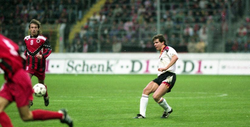 18.12.94 Deutschland - Albanien Deutschland, Kaiserslautern, 18.12.1994, UEFA, EM-Qualifikation, DFB Deutschland - Albanien (2:1): Andreas Möller (Deutschland). *** 18 12 94 Germany Albania Germany, Kaiserslautern, 18 12 1994, UEFA, European Championship qualification, DFB Germany Albania 2 1 Andreas Möller Germany
