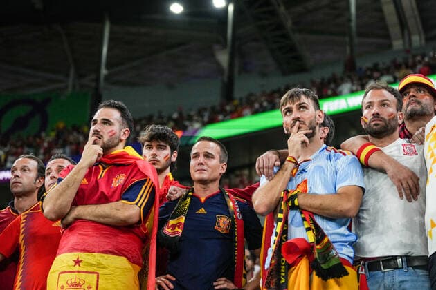 Morocco v Spain: Round of 16 - FIFA World Cup, WM, Weltmeisterschaft, Fussball Qatar 2022 Sadness of Spain fans after Morocco defeat Spain on penalties and qualified to Round 8 at the FIFA World Cup Qatar 2022 Round of 16 match between Morocco and Spain at Education City Stadium on 06 December 2022 in Al Rayyan, Qatar. Doha Qatar  Copyright: xAymanxArefx originalFilename:aref-notitle221206_nps5D.jpg