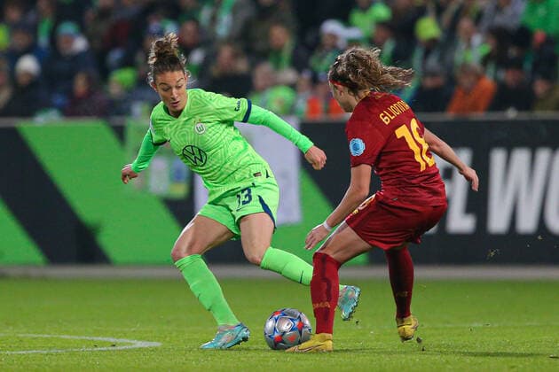 Sport Themen der Woche KW49 v.li.: Felicitas Rauch (VfL Wolfsburg, 13) und Benedetta Glionna (AS Rom, 18) im Zweikampf, Duell, Dynamik, Aktion, Action, Spielszene, 08.12.2022, Wolfsburg (Deutschland), Fussball, UEFA Womens Champions League, VfL Wolfsburg - AS Rom *** f li Felicitas Rauch VfL Wolfsburg, 13 and Benedetta Glionna AS Rome, 18 in duel, duel, dynamics, action, action, game scene, 08 12 2022, Wolfsburg Germany , Football, UEFA Womens Champions League, VfL Wolfsburg AS Rome xobx