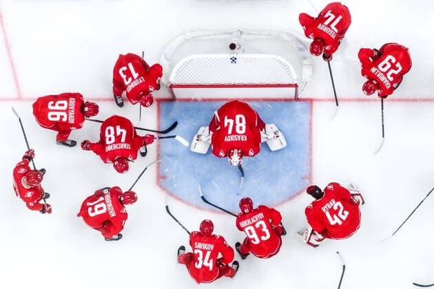 Sport Themen der Woche KW49 Sport Bilder des Tages RUSSIA, MOSCOW - DECEMBER 8, 2022: HC Spartak Moscow s players are seen ahead of a 2022 23 KHL Regular Season Ice hockey, Eishockey match between HC Spartak Moscow and HC Dynamo Moscow at Megasport Arena. Stanislav Krasilnikov TASS  56325424