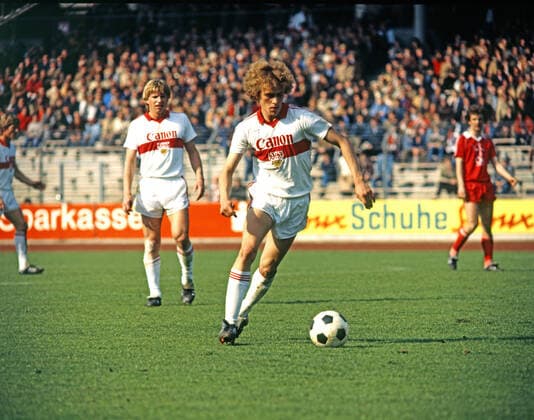 18.04.81 VfB Stuttgart - Bayer 04 Leverkusen Deutschland, Stuttgart, 18.04.1981, Fussball, Bundesliga, VfB Stuttgart - Bayer 04 Leverkusen (2:1): Günther Schäfer (VfB Stuttgart). *** 18 04 81 VfB Stuttgart Bayer 04 Leverkusen Germany, Stuttgart, 18 04 1981, Football, Bundesliga, VfB Stuttgart Bayer 04 Leverkusen 2 1 Günther Schäfer VfB Stuttgart