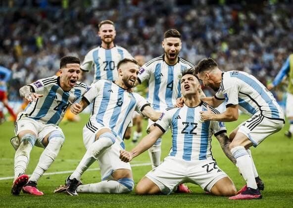 Bilder des Jahres 2022, Sport 12 Dezember Sport Themen der Woche KW49 AL DAAYEN - Lautaro Martinez of Argentina cheers after the decisive penalty during the FIFA World Cup, WM, Weltmeisterschaft, Fussball Qatar 2022 quarterfinal match between the Netherlands and Argentina at the Lusail Stadium on December 9, 2022 in Al Daayen, Qatar. ANP KOEN VAN WEEL FIFA World Cup Qatar 2022 2022 xVIxANPxSportx xxANPxIVx *** AL DAAYEN Lautaro Martinez of Argentina cheers after the decisive penalty during the FIFA World Cup Qatar 2022 quarterfinal match between the Netherlands and Argentina at the Lusail Stadium on December 9, 2022 in Al Daayen, Qatar ANP KOEN VAN WEEL FIFA World Cup Qatar 2022 2022 xVIxANPxSportx xxANPxIVx 459169386 originalFilename: 459169386.jpg