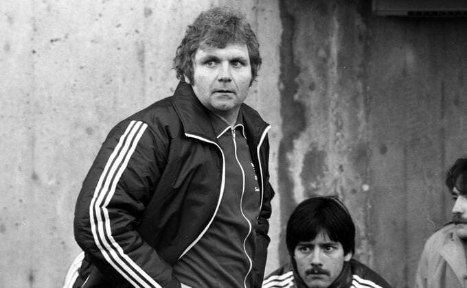 14.02.81 VfB Stuttgart - Eintracht Frankfurt Deutschland, Stuttgart, 14.02.1981, Fussball, Bundesliga, VfB Stuttgart - Eintracht Frankfurt (1:1): v.l. Jürgen Sundermann (Trainer VfB Stuttgart), Joachim Löw (VfB Stuttgart). *** 14 02 81 VfB Stuttgart Eintracht Frankfurt Germany, Stuttgart, 14 02 1981, Football, Bundesliga, VfB Stuttgart Eintracht Frankfurt 1 1 v l Jürgen Sundermann coach VfB Stuttgart , Joachim Löw VfB Stuttgart