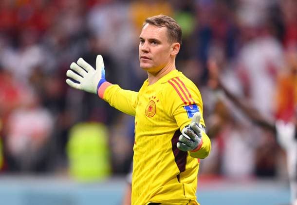 FUSSBALL WM 2022 VORRUNDE GRUPPE E 26.11.2022 Spanien - Deutschland 10.12.2022 Archivbild; Torwart Manuel Neuer (FC Bayern Muenchen) verletzt sich schwer beim Skifahren nach dem WM aus