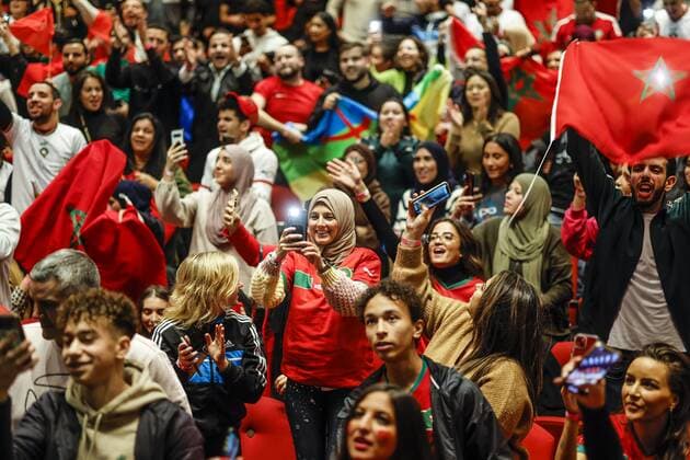 AMSTERDAM - Supporters of the Moroccan football team cheer after the 1-0 win for Morocco while watching the match between Morocco and Portugal at the World Cup in Qatar in the Amsterdam Meervaart. ANP BAS CZERWINSKI xVIxANPxSportx xxANPxIVx *** AMSTERDAM Supporters of the Moroccan football team cheer after the 1 0 win for Morocco while watching the match between Morocco and Portugal at the World Cup in Qatar in the Amsterdam Meervaart ANP BAS CZERWINSKI xVIxANPxSportx xxANPxIVx 459210084 originalFilename: 459210084.jpg
