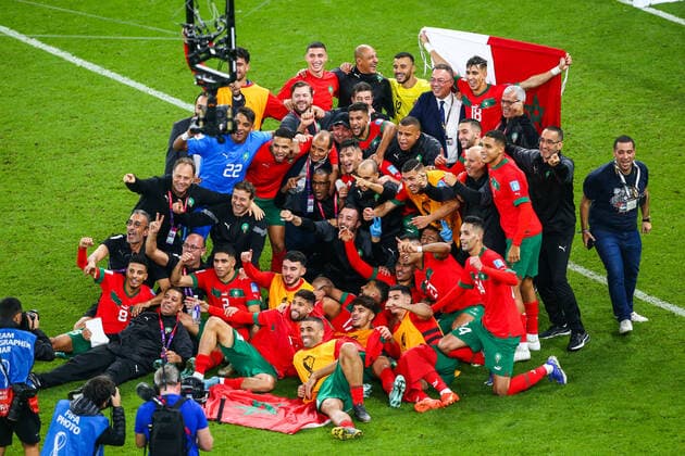Sport Bilder des Tages Mandatory Credit: Photo by Michael Zemanek Shutterstock (13655764cp) The Morocco Team celebrate on the pitch after the end of the game Morocco v Portugal, FIFA World Cup, WM, Weltmeisterschaft, Fussball 2022, Quarter Final, Football, Al Thumama Stadium, Doha, Qatar - 10 Dec 2022 Editorial Use Only Morocco v Portugal, FIFA World Cup 2022, Quarter Final, Football, Al Thumama Stadium, Doha, Qatar - 10 Dec 2022 Editorial Use Only  Copyright: xMichaelxZemanek Shutterstockx 13655764cp