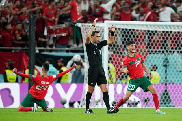 Sport Bilder des Tages Morocco v Portugal: Quarter Final - FIFA World Cup, WM, Weltmeisterschaft, Fussball Qatar 2022 Morocco players celebrate victory after the FIFA World Cup Qatar 2022 quarter final match between Morocco and Portugal at Al Thumama Stadium on December 10, 2022 in Doha, Qatar. Doha Qatar  Copyright: xJosexBretonx originalFilename:breton-moroccov221210_npHpg.jpg