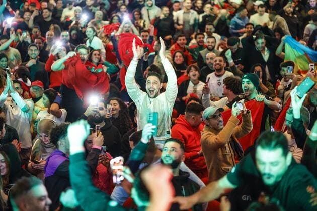 AMSTERDAM - Supporters of the Moroccan football team cheer after the 1-0 win for Morocco while watching the match between Morocco and Portugal at the World Cup in Qatar in the Amsterdam Meervaart. ANP BAS CZERWINSKI xVIxANPxSportx xxANPxIVx *** AMSTERDAM Supporters of the Moroccan football team cheer after the 1 0 win for Morocco while watching the match between Morocco and Portugal at the World Cup in Qatar in the Amsterdam Meervaart ANP BAS CZERWINSKI xVIxANPxSportx xxANPxIVx 459210656 originalFilename: 459210656.jpg