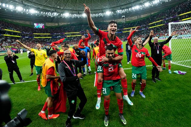 Sport Themen der Woche KW49 Sport Bilder des Tages Morocco v Portugal: Quarter Final - FIFA World Cup, WM, Weltmeisterschaft, Fussball Qatar 2022 Morocco players celebrates victory after the FIFA World Cup Qatar 2022 quarter final match between Morocco and Portugal at Al Thumama Stadium on December 10, 2022 in Doha, Qatar. Doha Qatar  Copyright: xJosexBretonx originalFilename:breton-moroccov221210_npYLI.jpg