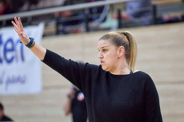 Katerina Hatzidaki (Lions, Head Coach), Gisa Lions MBC - Inexio Royals Saarlouis, Basketball, Frauen, DBBL, Meisterschaft, 8. Spieltag, 2022 2023, 10.12.2022, Halle SWH Arena Sachsen-Anhalt Deutschland