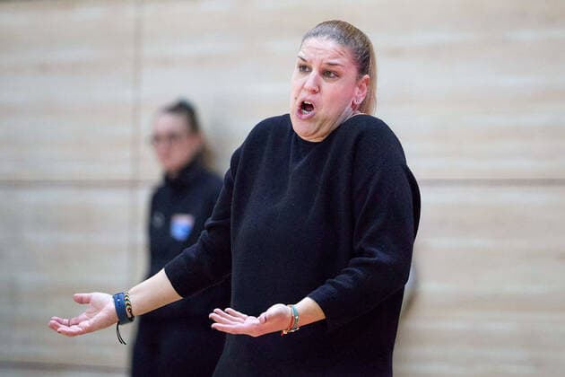 Katerina Hatzidaki (Lions, Head Coach), Gisa Lions MBC - Inexio Royals Saarlouis, Basketball, Frauen, DBBL, Meisterschaft, 8. Spieltag, 2022 2023, 10.12.2022, Halle SWH Arena Sachsen-Anhalt Deutschland