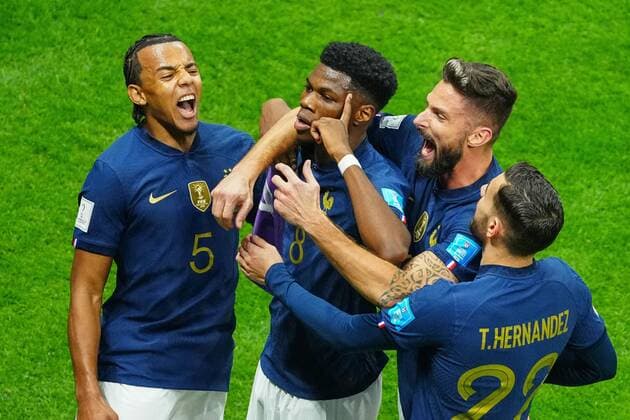 Sport Themen der Woche KW49 Sport Bilder des Tages Mandatory Credit: Photo by Javier Garcia Shutterstock (13655768ai) Aurelien Tchouameni of France celebrates scoring the opening goal with Jules Kounde of France, Olivier Giroud of France and Theo Hernandez of France England v France, FIFA World Cup, WM, Weltmeisterschaft, Fussball 2022, Quarter Final, Football, Al Bayt Stadium, Al Khor, Qatar - 10 Dec 2022 Editorial Use Only England v France, FIFA World Cup 2022, Quarter Final, Football, Al Bayt Stadium, Al Khor, Qatar - 10 Dec 2022 Editorial Use Only  Copyright: xJavierxGarcia Shutterstockx 13655768ai