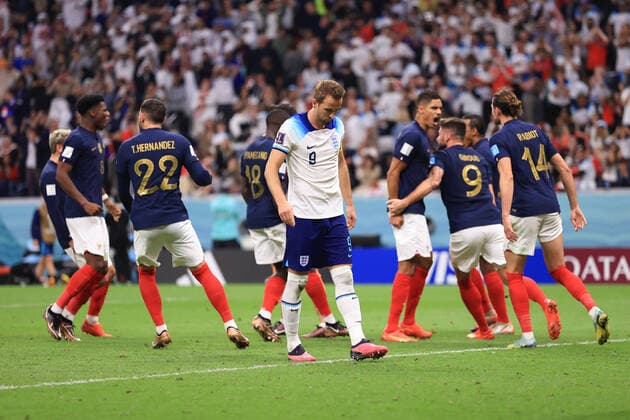 Bilder des Jahres 2022, Sport 12 Dezember Football - FIFA World Cup, WM, Weltmeisterschaft, Fussball - Quarter Final - England v France 10th December 2022 - FIFA World Cup - Quarter Final - England v France - Harry Kane of England looks dejected after missing a penalty - Photo: Simon Stacpoole Offside. Al Khor Qatar *** Fußball FIFA-Weltpokal-Viertelfinale England gegen Frankreich 10. Dezember 2022 FIFA-Weltpokal-Viertelfinale England gegen Frankreich Harry Kane aus England sieht niedergeschlagen aus, nachdem er einen Elfmeter verschossen hat Foto Simon Stacpoole Abseits Al Khor Katar  Copyright: xSimonxStacpoolexOffside