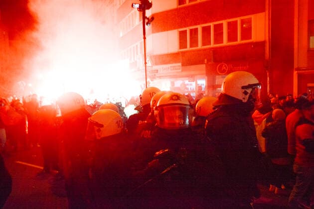 Morocco Football Fans Celebrate In Duesseldorf polices force are seen trying to control thousands of Morocco football fans which are seen celebrating near Duesseldorf central station in Duesseldorf, Germany on December 10, 2022 after Morocco kocks portugal out of World Cup Duesseldorf Germany  Copyright: xYingxTangx originalFilename:tang-notitle221210_np7La.jpg