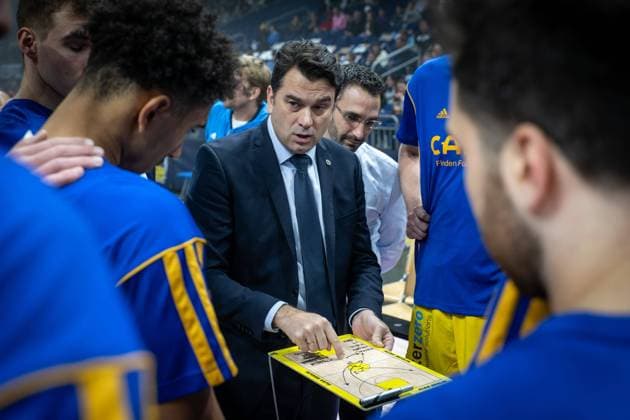 Basketball Berlin 10.12.2022 Saison 2022 2023 easyCredit BBL 1. Bundesliga Alba Berlin - medi Bayreuth Israel Gonzalez (Alba Berlin, Trainer)