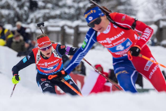 Bilder des Jahres 2022, Sport 12 Dezember Unerreichbar . . . Julia SIMON (FRA) vor Denise HERRMANN-WICK (GER, WSC Erzgebirge Oberwiesenthal). Biathlon, 4 x 7,5 km Staffel der Frauen. Biathlon IBU Weltcup, Saison 2022-2023, am 11.12.2022, in Hochfilzen, Oesterreich. Quelle Copyright Credit : Oryk HAIST *** Unattainable Julia SIMON FRA ahead of Denise HERRMANN WICK GER, WSC Erzgebirge Oberwiesenthal Biathlon, 4 x 7.5 km relay womens biathlon IBU World Cup, 2022 2023 season, on 11 12 2022, in Hochfilzen, Austria Source Copyright Credit Oryk HAIST xBIATHLONx