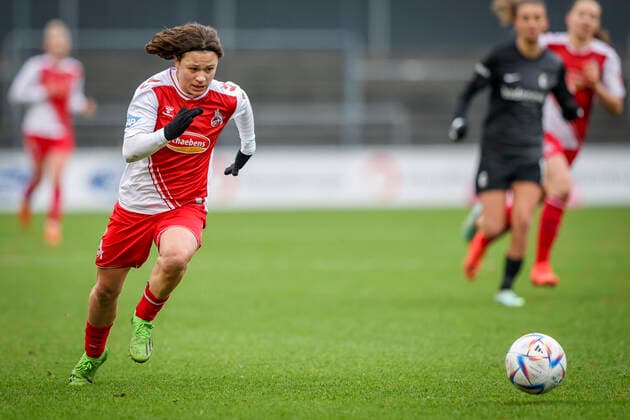 1. Frauen-Bundesliga; Koeln vs. Freiburg, 11.12.2022 Alicia Gudorf ( 12, 1. FC Koeln); 1. FC Koeln gegen SC Freiburg an Spieltag 10 der Flyeralarm Frauen-Fussball-Bundesliga am 11.12.2022 im Franz-Kremer-Stadion in Koeln (Nordrhein-Westfalen). DFL REGULATIONS PROHIBIT ANY USE OF PHOTOGRAPHS AS IMAGE SEQUENCES AND OR QUASI-VIDEO. Copyright: xBEAUTIFULxSPORTS AxelxKohringx