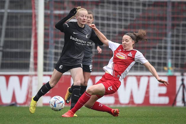 1. Frauen-Bundesliga; Koeln vs. Freiburg, 11.12.2022 Meret Felde (SC Freiburg 4), Lotta Cordes ( 15, 1. FC Koeln); 1. FC Koeln gegen SC Freiburg an Spieltag 10 der Flyeralarm Frauen-Fussball-Bundesliga am 11.12.2022 im Franz-Kremer-Stadion in Koeln (Nordrhein-Westfalen). DFL REGULATIONS PROHIBIT ANY USE OF PHOTOGRAPHS AS IMAGE SEQUENCES AND OR QUASI-VIDEO. Copyright: xBEAUTIFULxSPORTS AxelxKohringx