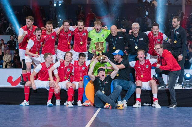 Sport Themen der Woche KW49 EuroHockey Indoor Championships Men 2022, Finale Deutschland vs. Österreich EuroHockey Indoor Championships Men, Hamburg 08.12-11.12.2022, Finale Deutschland vs. Österreich und Siegerehrung, Hallenhockey Europameister 2022 Herren, Team Österreich *** EuroHockey Indoor Championships Men 2022, Final Germany vs Austria EuroHockey Indoor Championships Men, Hamburg 08 12 11 12 2022, Final Germany vs Austria and Award Ceremony, European Indoor Hockey Champions 2022 Men, Team Austria Copyright: xBEAUTIFULxSPORTS Mohwinkelx