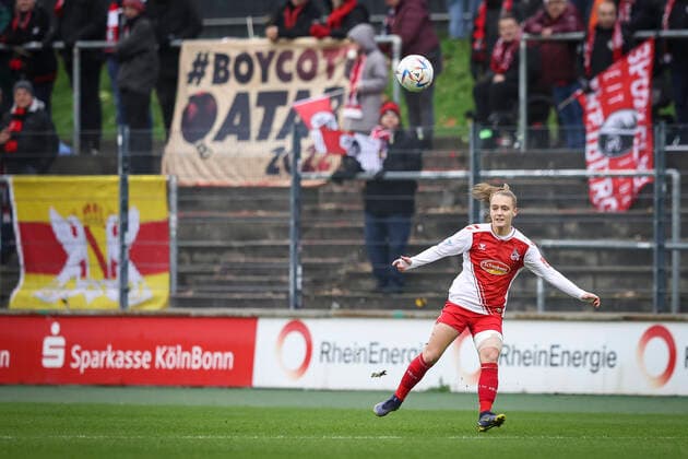 1. Frauen-Bundesliga; Koeln vs. Freiburg, 11.12.2022 Andrea Gavric ( 18, 1. FC Koeln)+; 1. FC Koeln gegen SC Freiburg an Spieltag 10 der Flyeralarm Frauen-Fussball-Bundesliga am 11.12.2022 im Franz-Kremer-Stadion in Koeln (Nordrhein-Westfalen). DFL REGULATIONS PROHIBIT ANY USE OF PHOTOGRAPHS AS IMAGE SEQUENCES AND OR QUASI-VIDEO. Copyright: xBEAUTIFULxSPORTS AxelxKohringx