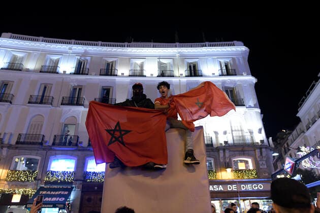 Morocco Fans Celebrate In Spain For Semi-Final Qualification During The World Cup Members of the Moroccan community celebrate the Morocco football team s victory in the quarter finals of the FIFA World Cup, WM, Weltmeisterschaft, Fussball Qatar 2022 on December 10, 2022 in Madrid, Spain. madrid Spain  Copyright: xJuanxCarlosxLucasx originalFilename:lucas-notitle221210_npwCK.jpg