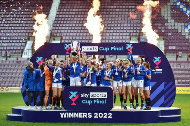 Sport Themen der Woche KW49 Rangers Women v Hibernian Women Scottish Womens Premier League Cup Players of Rangers Women lift the SWPL Sky Sports League Cup during the Scottish Womens Premier League Cup Final between Rangers Women and Hibernian Women at Tynecastle Park, Edinburgh Content Not Available For UK Newspapers Copyright: xJamiexJohnstonx FIL-17806-0172 UK Newspapers OUT