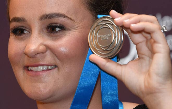 Sport Themen der Woche KW50 Sport Bilder des Tages NEWCOMBE MEDAL TENNIS AWARDS, Ashleigh Barty is seen with the Newcombe Medal the 2022 Australian Tennis Awards at Palladium at Crown in Melbourne, Monday, December 12, 2022. ( NO ARCHIVING, EDITORIAL USE ONLY, NO USE IN BOOKS WITHOUT CONSENT MELBOURNE VICTORIA AUSTRALIA  Copyright: xJULIANxSMITHx 20221212001741805766