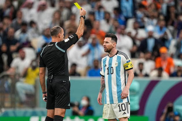 Netherlands v Argentina: Quarter Final - FIFA World Cup, WM, Weltmeisterschaft, Fussball Qatar 2022 Referee MATEU Antonio give yellow card for (10) MESSI Lionel of team Argentina during the FIFA World Cup Qatar 2022, Quarterfinal match between Netherlands and Argentina at Lusail Stadium on 09 December 2022 in Lusail City, Qatar. Doha Qatar  Copyright: xAymanxArefx originalFilename:aref-notitle221210_np5hS.jpg