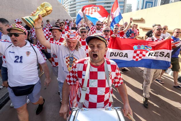 QATAR 2022 - Croatian fans unfurled a 200m long flag on the beach in front of the Hilton Doha Hotel Croatian fans unfurled a 200m long flag on the beach in front of the Hilton Doha Hotel to support the national team, Nationalteam before the semi-final match against Argentina at the World Cup in Qatar, in Doha, Qatar, on December 13, 2022, IgorxKralj PIXSELL