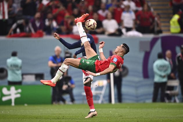 Foto Fabio Ferrari LaPresse 14 Dicembre 2022 Qatar - - Calcio - Mondiali 2022 Qatar - Francia vs Marocco - Semi Finale - Al-Bayt Stadium Nella foto: El Yamiq Jawad (Morocco) in rovesciata December 14, 2022 Qatar - Sport - Soccer - Qatar 2022- FIFA World Cup, WM, Weltmeisterschaft, Fussball - Francia vs Marocco - Group C - semi finals - Al-Bayt Stadium In the pic: El Yamiq Jawad (Morocco)  Copyright: xFabioxFerrari LaPressex