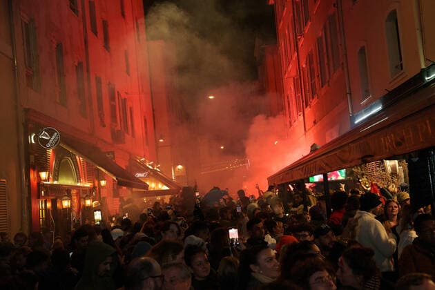 Atmosphere on the terraces of cafes and on the old port in Marseille after the victory of France in the semi-final of the football world cup against Morocco in Qatar.  GillesxBaderx xLexPictorium LePictorium_0271837