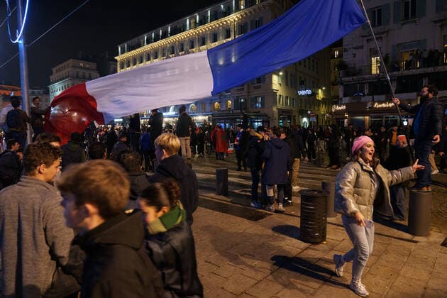 Atmosphere on the terraces of cafes and on the old port in Marseille after the victory of France in the semi-final of the football world cup against Morocco in Qatar.  GillesxBaderx xLexPictorium LePictorium_0271906