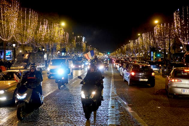 Fans Celebrate France s World Cup Semi-final Victory Football fans celebrate after France s victory over Morocco in the Qatar 2022 World Cup semi-final, on the Champs-Elysees in Paris on December 14, 2022. Paris France  Copyright: xAdnanxFarzatx originalFilename:farzat-notitle221215_npqza.jpg