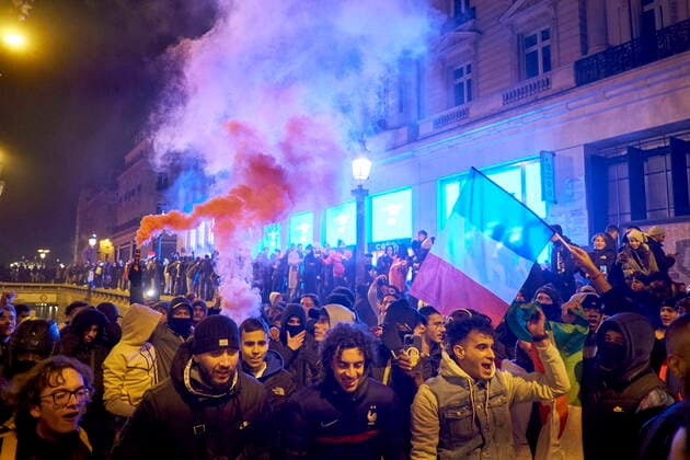 Fans Celebrate France s World Cup Semi-final Victory Football fans celebrate after France s victory over Morocco in the Qatar 2022 World Cup semi-final, on the Champs-Elysees in Paris on December 14, 2022. Paris France  Copyright: xAdnanxFarzatx originalFilename:farzat-notitle221215_npWPt.jpg
