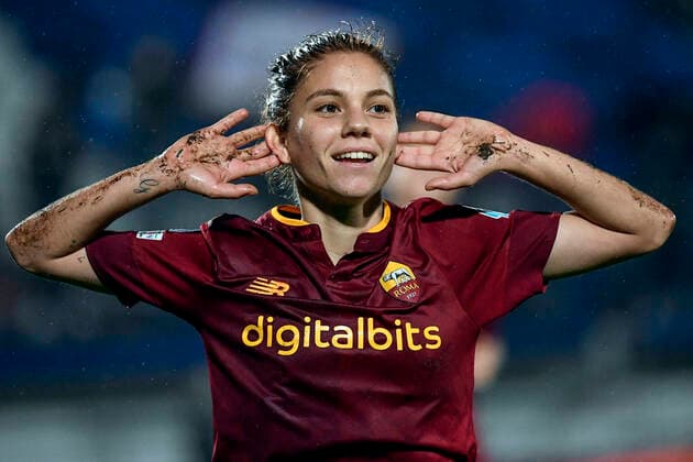 Bilder des Jahres 2022, Sport 12 Dezember Sport Themen der Woche KW50 Sport Bilder des Tages Manuela Giugliano of AS Roma celebrates after scoring the goal of 3-0 during the Women Uefa Champions League football match between AS Roma and St. Polten at Domenico Francioni stadium in Latina (Italy), December 16th, 2022. Photo Andrea Staccioli Insidefoto andreaxstaccioli