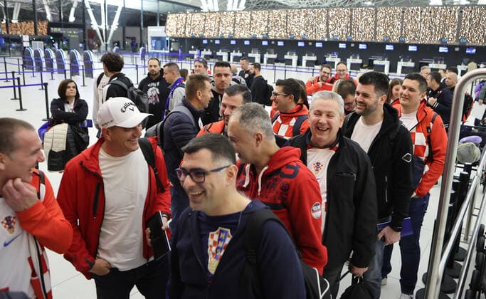 Croatia fans fly to Qatar Croatia fans are seen at Zagreb Airport on December 17, 2022 in Zagreb, Croatia. Fans flying to Doha, Qatar to support Croatia on FIFA World Cup, WM, Weltmeisterschaft, Fussball Qatar 2022 bronze medal match between Croatia and Morocco. MarkoxPrpic PIXSELL