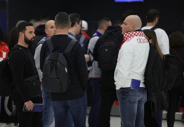 Croatia fans fly to Qatar Croatia fans are seen at Zagreb Airport on December 17, 2022 in Zagreb, Croatia. Fans flying to Doha, Qatar to support Croatia on FIFA World Cup, WM, Weltmeisterschaft, Fussball Qatar 2022 bronze medal match between Croatia and Morocco. MarkoxPrpic PIXSELL
