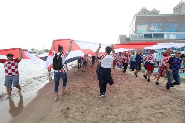 Croatia fans carry 200 meters flag Supporters of Croatia are seen prior FIFA World Cup, WM, Weltmeisterschaft, Fussball Qatar 2022 bronze medal match between Croatia and Morocco at Hilton Doha beach in Doha, Qatar on December 17, 2022. Fans carry 200 meters long flag of Croatia. GoranxStanzl PIXSELL