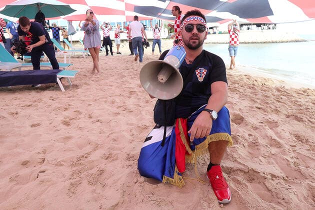 Croatia fans carry 200 meters flag Supporters of Croatia are seen prior FIFA World Cup, WM, Weltmeisterschaft, Fussball Qatar 2022 bronze medal match between Croatia and Morocco at Hilton Doha beach in Doha, Qatar on December 17, 2022. Fans carry 200 meters long flag of Croatia. GoranxStanzl PIXSELL