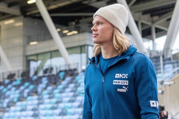 Sport Themen der Woche KW50 Sport Bilder des Tages Mid season friendly Manchester City v Girona Erling Haaland 9 of Manchester City arrives before the Mid season friendly match Manchester City vs Girona at Etihad Campus, Manchester, United Kingdom, 17th December 2022 (Photo by Phil Bryan News Images) Manchester Etihad Campus Greater Manchester United, ManU Kingdom Copyright: xPhilxBryan NewsxImagesx