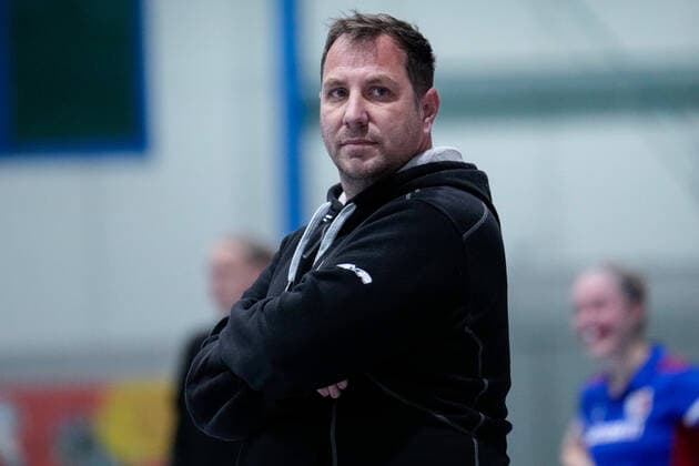 Sven Lindemann (Trainer, Cheftrainer, TSVMH), Einzelbild, Einzelfoto, Aktion, Action, 17.12.2022, Mannheim (Deutschland), Hallenhockey, 1. Bundesliga Süd, Damen, Feudenheimer HC - TSV Mannheim