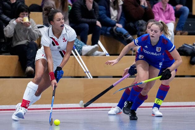 v.li.: Tara Duus (TSVMH, 17), Jule Koßwig (FHC, 83), Denise Hechler (FHC, 33), Aktion, Action, Spielszene, 17.12.2022, Mannheim (Deutschland), Hallenhockey, 1. Bundesliga Süd, Damen, Feudenheimer HC - TSV Mannheim