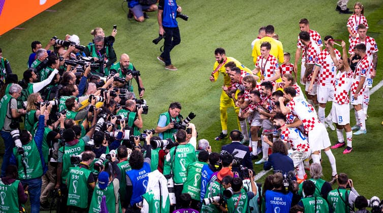 Doha, Qatar. 17th Dec, 2022. The Croatian team celebrates third place and is surrounded by photographers Croatia - Morocco Match for 3rd place Kroatien - Marokko World Cup 2022 in Qatar 17.12.2022 *** Doha, Qatar 17th Dec, 2022 The Croatian team celebrates third place and is surrounded by photographers Croatia Morocco Match for 3rd place Croatia Morocco World Cup 2022 in Qatar 17 12 2022