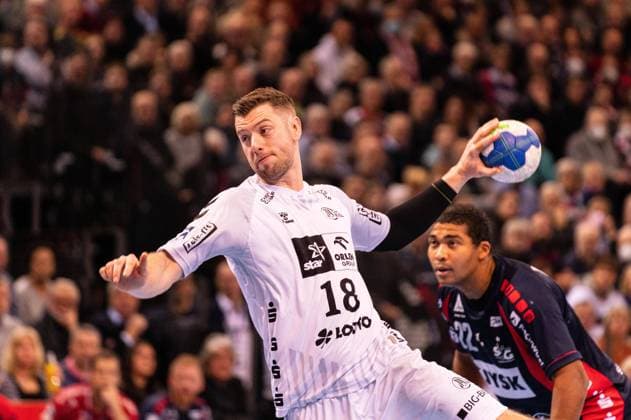 7 Meter Niclas Ekberg (THW Kiel 18) SG Flensburg-Handewitt vs. THW Kiel, Handball, Bundesliga, Spieltag 17, Saison 2022 2023, 18.12.2022 -Pressefoto Marcel von Fehrn SG Flensburg-Handewitt vs. THW Kiel, Handball, Bundesliga, Spieltag 17, Saison 2022 2023, 18.12.2022 Flensburg Copyright: xEibner-Pressefoto MarcelxvonxFehrnx EP_EER
