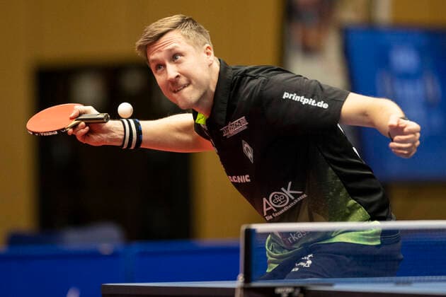 Tischtennis: 1. Bundesliga, Saison 2022 2023, 10. Spieltag, TTC Schwalbe Bergneustadt - Werder Bremen am 18.12.2022 in Bergneustadt (Nordrhein-Westfalen). Bremens Mattias Falck