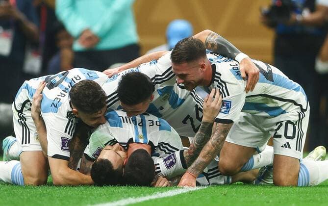 Sport Themen der Woche KW50 Sport Bilder des Tages Mandatory Credit: Photo by Kieran McManus Shutterstock (13670809bo) Lionel Messi of Argentina scores a penalty and celebrates 1-0 Argentina v France, FIFA World Cup, WM, Weltmeisterschaft, Fussball 2022, Final, Football, Lusail Stadium, Al Daayen, Qatar - 18 Dec 2022 Editorial Use Only Argentina v France, FIFA World Cup 2022, Final, Football, Lusail Stadium, Al Daayen, Qatar - 18 Dec 2022 Editorial Use Only  Copyright: xKieranxMcManus Shutterstockx 13670809bo